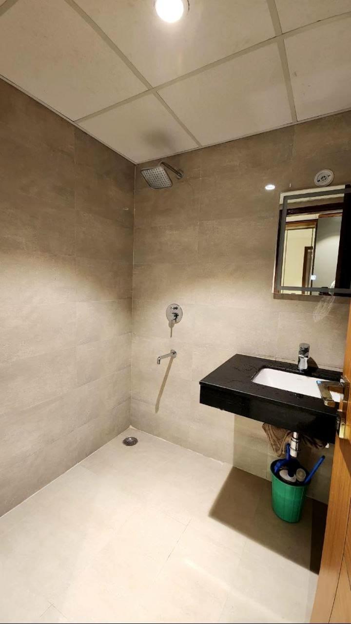 Apartment In Omaxe New Hazratganj *